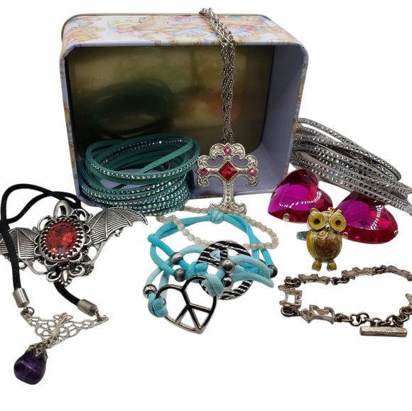 15 Piece Costume Jewelry Lot Teddy Bear Tin Necklaces Bracelets Bobby Pins - Picture 3 of 11